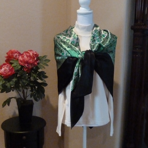 Scarf Black Green Silver NWT - Picture 6 of 6